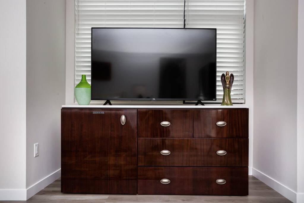 Comfy Studio With Cali King Size Mattress سان دييغو المظهر الخارجي الصورة