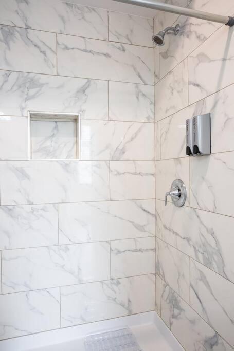 Comfy Studio With Cali King Size Mattress سان دييغو المظهر الخارجي الصورة